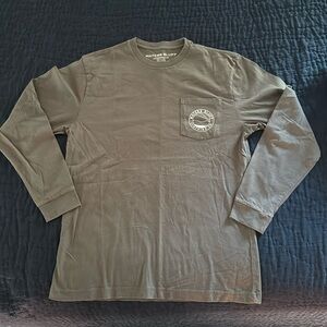 🌸Donating soon🌸 Waters Bluff Men’s Long Sleeve Tee, M EUC